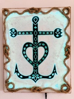 luminaire Croix de Camargue peint à la main pour votre ambiance d'intérieur